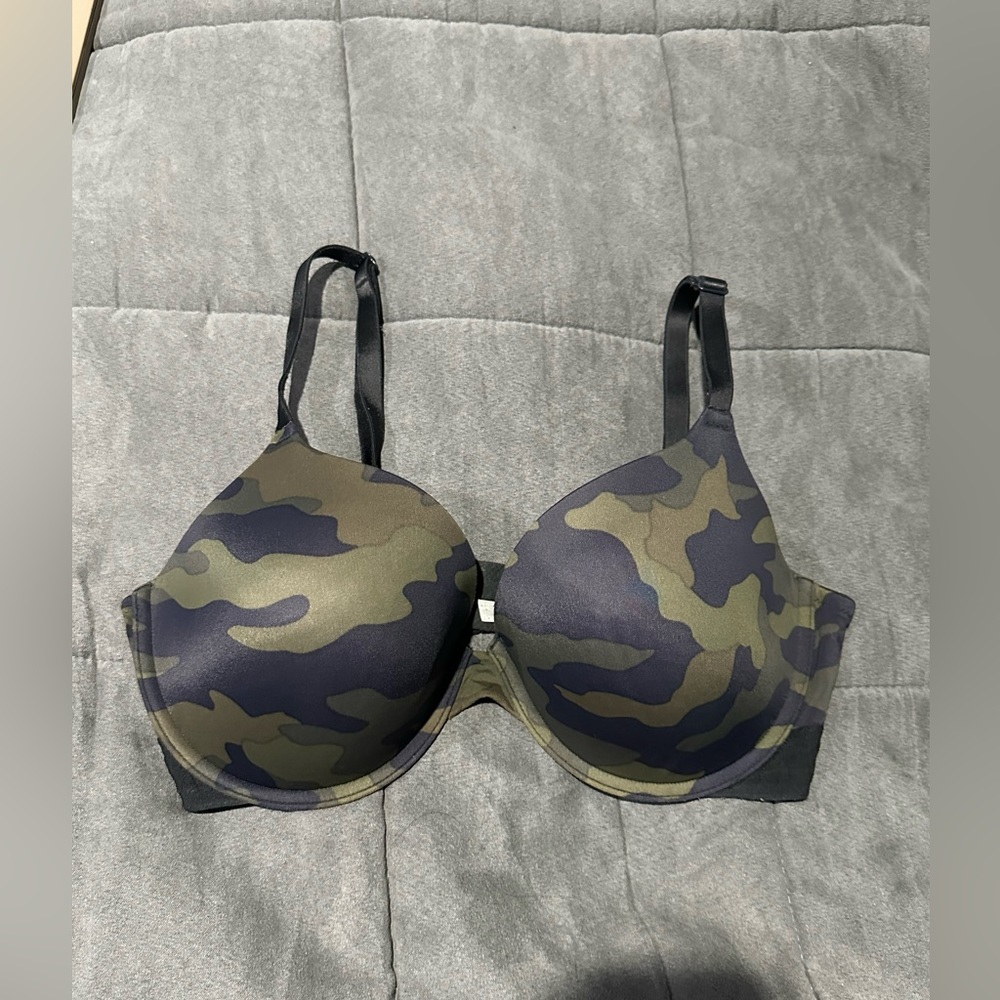 Victoria’s Secret PINK Camo Print Wear Everywhere T-Shirt Lightly Lined Bra
